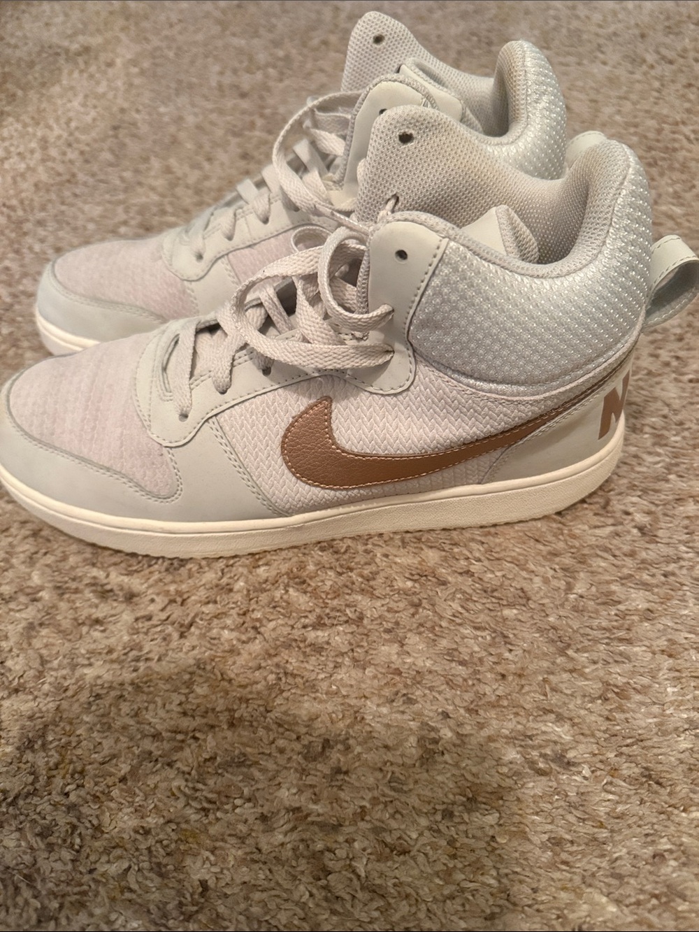 Nike women’s High-Top Sneakers in Light Gray with bronze Logo
